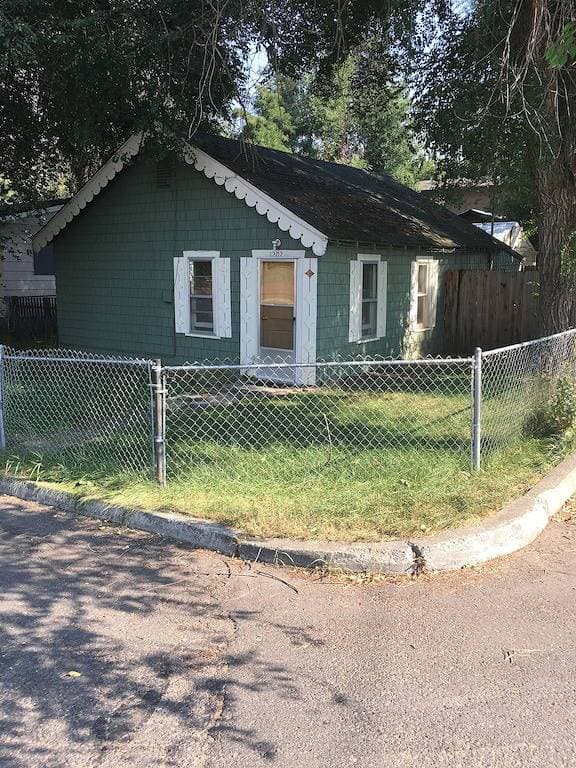 Foto 4 von 13: Das Stiner Home befindet sich an der Ecke 12th Street und Stiner Ave.