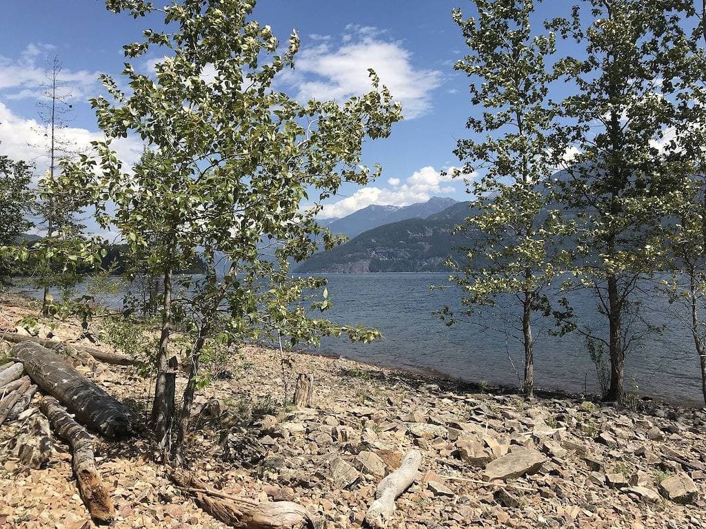 Foto 5 von 14: Rustikales Blockhaus am Wasser