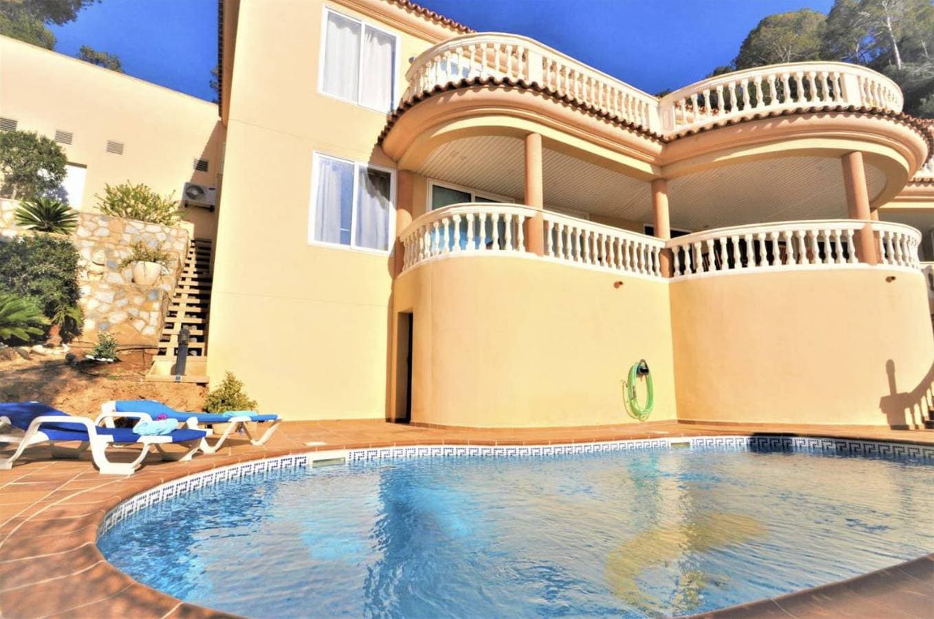 Foto 4 von 27: Villa Camp De Mar Sea View by PriorityVillas
