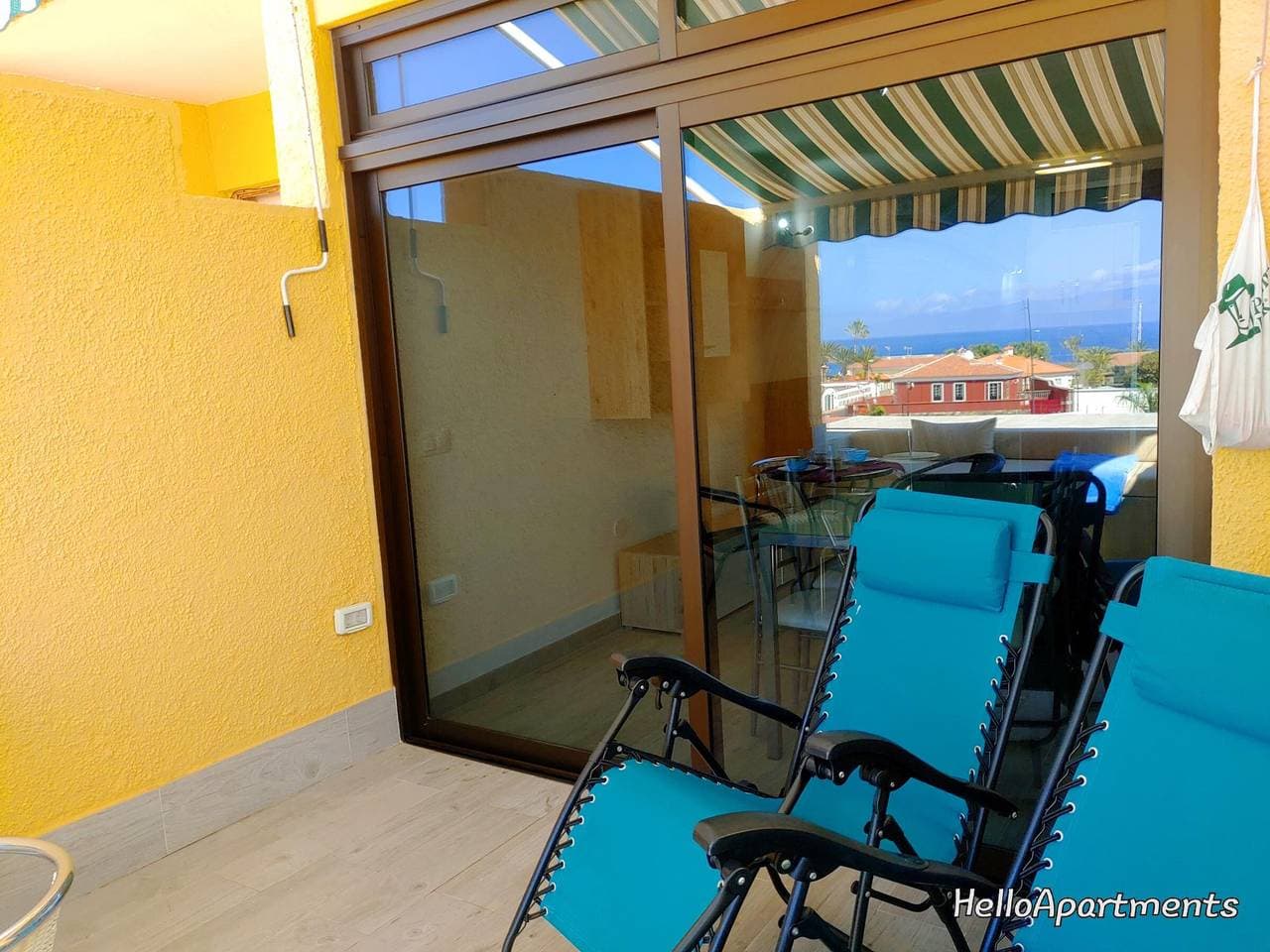 Foto 3 von 25: Charmantes modernes Apartment mit Terrasse und Pool in Playa de La Arena
