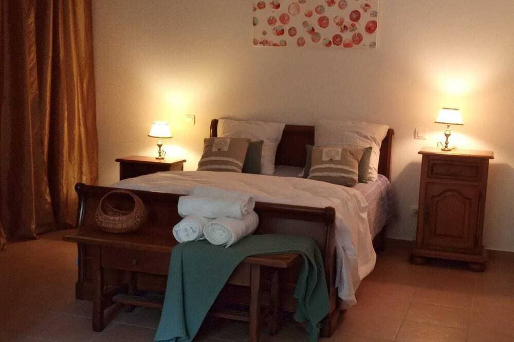 Foto 2 von 5: Villa with pool, sleeps 8, 3 bedrooms, 15 minutes from Cannes, 250 per night