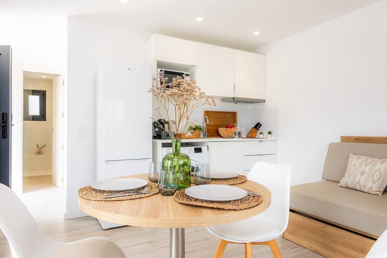 Foto 10 von 28: Ferienwohnung 'White Suites 3' mit Gemeinschaftspool, WLAN und Klimaanlage