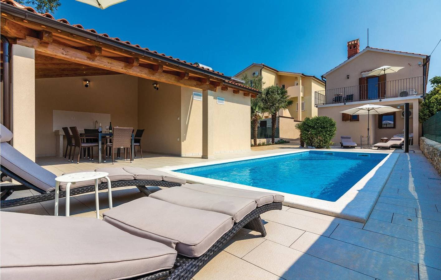Foto 12 von 55: Gemütlich, 2 km von Bijela Plaža entfernt: Pool, Terrasse und WLAN inklusive!
