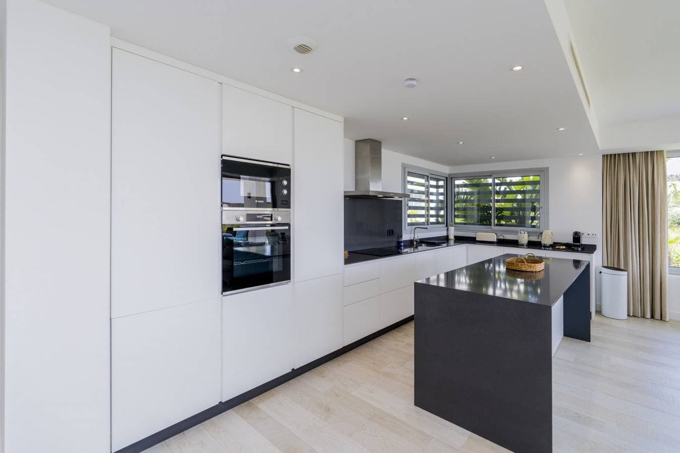Foto 9 von 46: Stylish 3-Bed Apartment | Alcazaba Lagoon