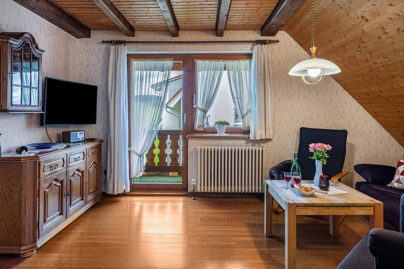 Foto 2 von 31: Ferienwohnung 'Morgensonne' mit Bergblick, Gemeinschaftsgarten und WLAN