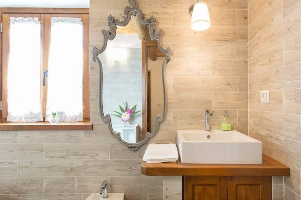 Foto 11 von 30: Gardener cottage of Villa Anelli · Ground Floor