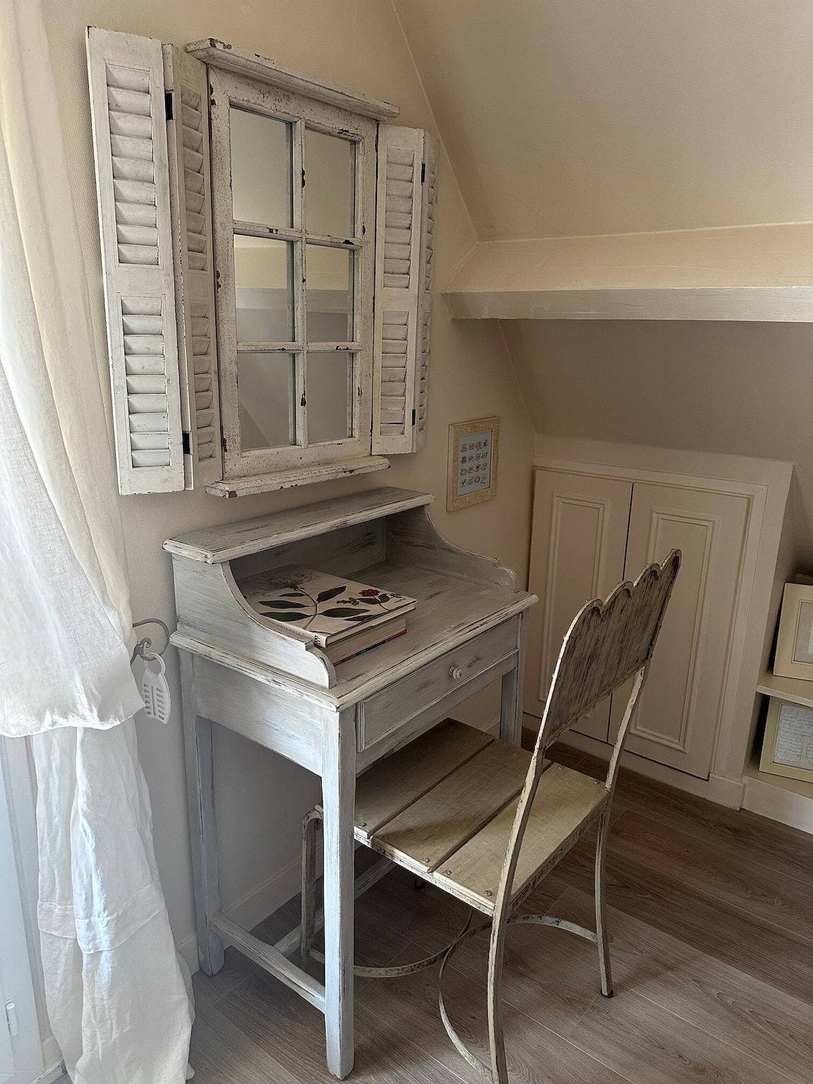 Foto 12 von 43: Gästezimmer 'English Garden' mit Pool, Frühstück, Gemeinschaftsgarten und WLAN