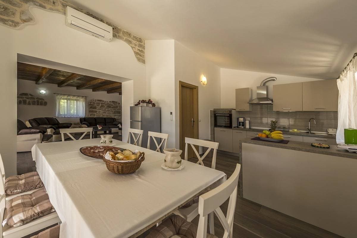 Foto 13 von 37: Geräumige Villa Marija Kloštar mit Privatem Pool