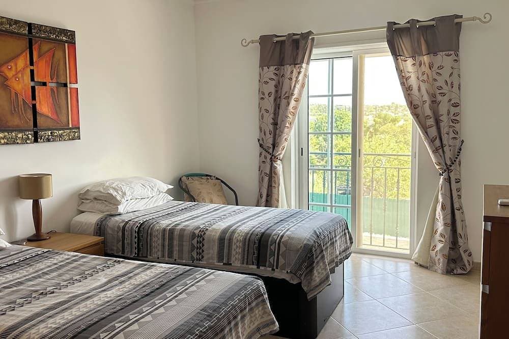 Foto 2 von 24: Eine beeindruckende Villa mit privatem Pool, Klimaanlage, weitläufigen Gärten und kostenfreiem WLAN