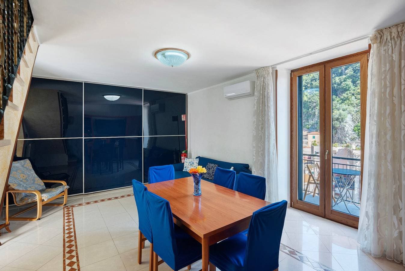Foto 2 von 23: Ferienhaus 'A' Russella' mit Meerblick, Wi-Fi und Klimaanlage