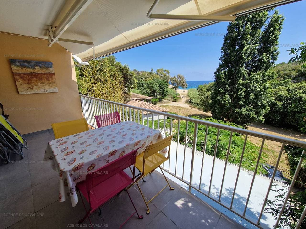Foto 2 von 15: 3-Zimmer-Wohnung in Cavalaire-sur-Mer - Terrasse mit Meerblick und Parkplatz