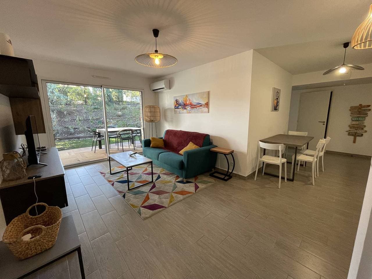 Foto 2 von 11: Elegante Wohnung für 4 Personen mit Garten, Pool und nah am Strand