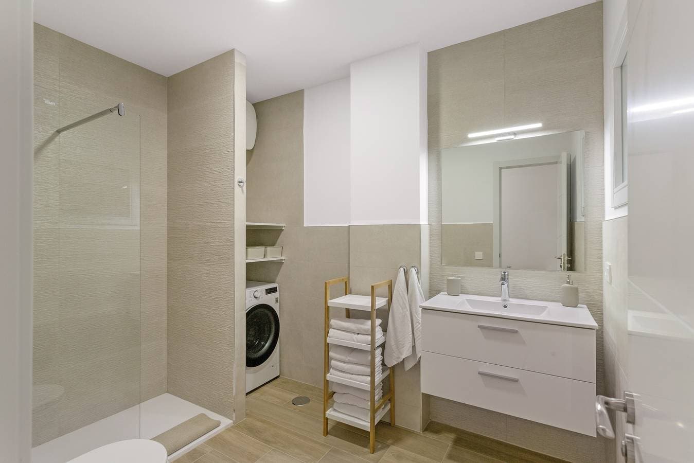 Foto 12 von 29: Ferienwohnung 'Lola' mit Bergblick, privater Terrasse und Wi-Fi