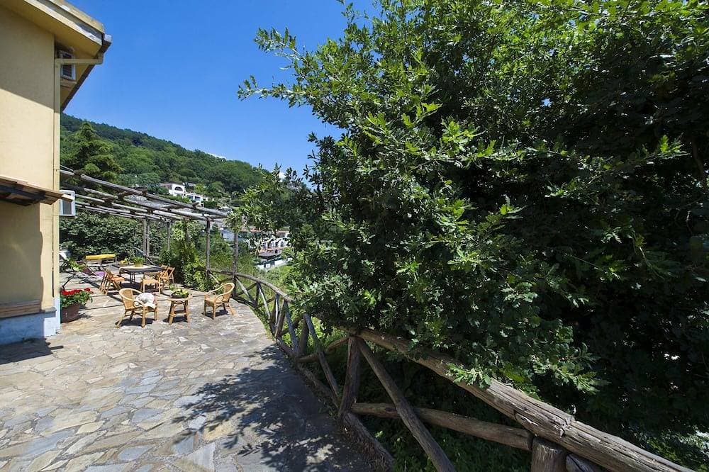 Foto 10 von 10: Herrliche Villa auf dem Terranova-Anwesen mit Blick auf den Golf von Salerno ...