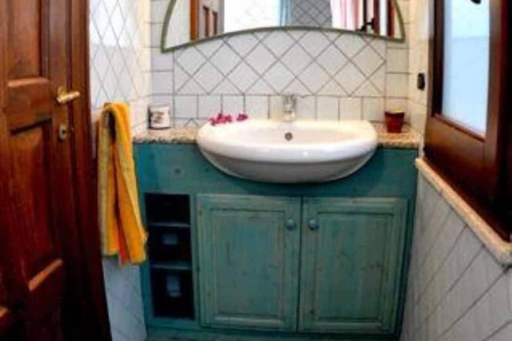 Foto 9 von 30: Villa Bibi with swimming pool, three doubles, garden, private beach.