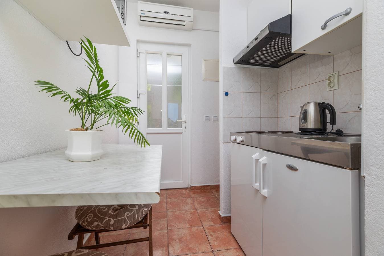 Foto 5 von 10: Studio Appartement am Strand Drasnice, Makarska -a
