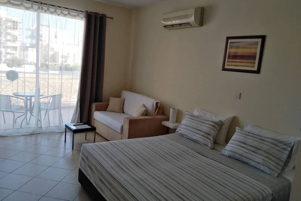 Foto 5 von 15: Kato Paphos Suites -Studio Apartment with Pool view, Wi-Fi & a/c. Great Location