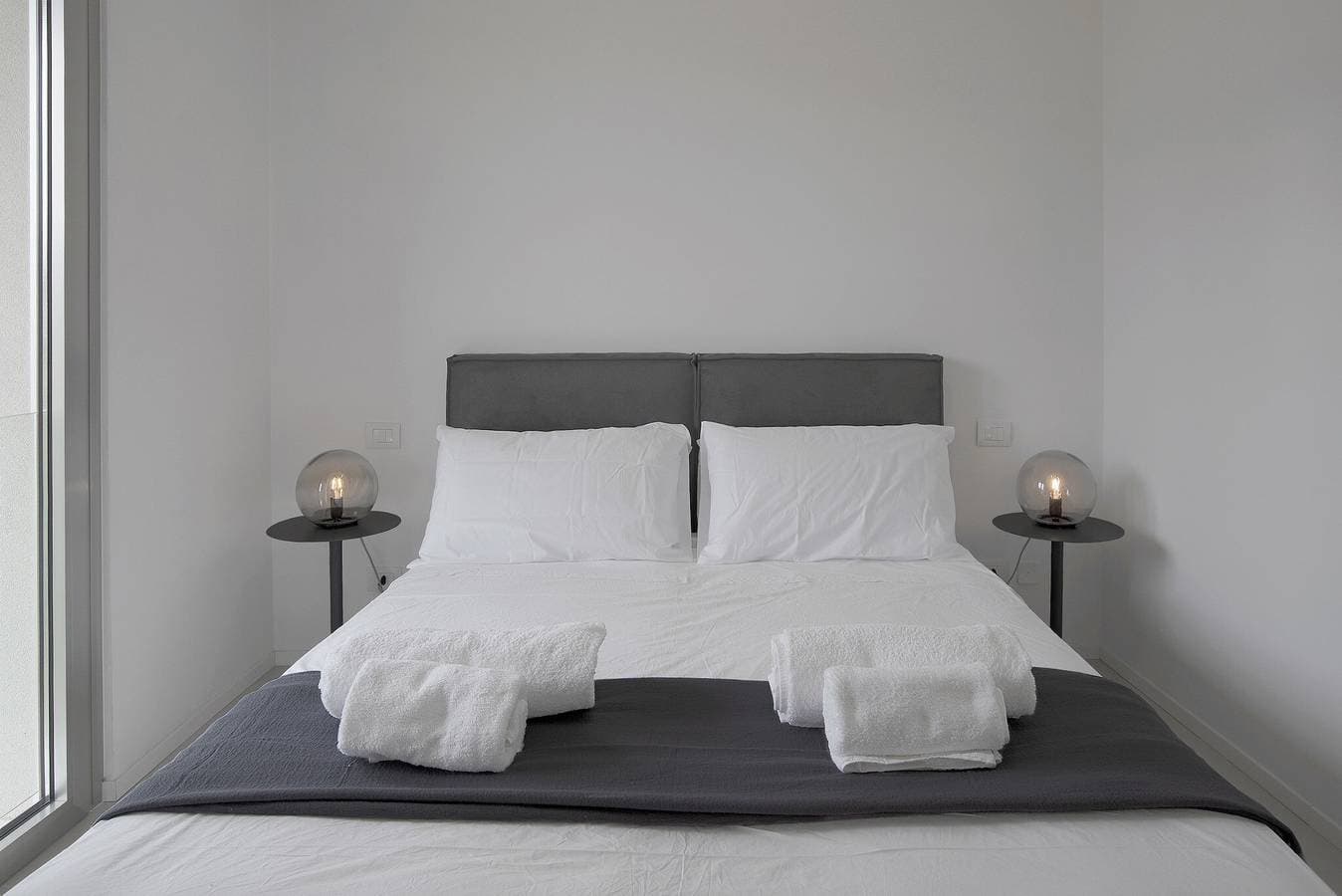 Foto 10 von 27: Moderne Ferienwohnung "Baseventuno 3" mit Pool