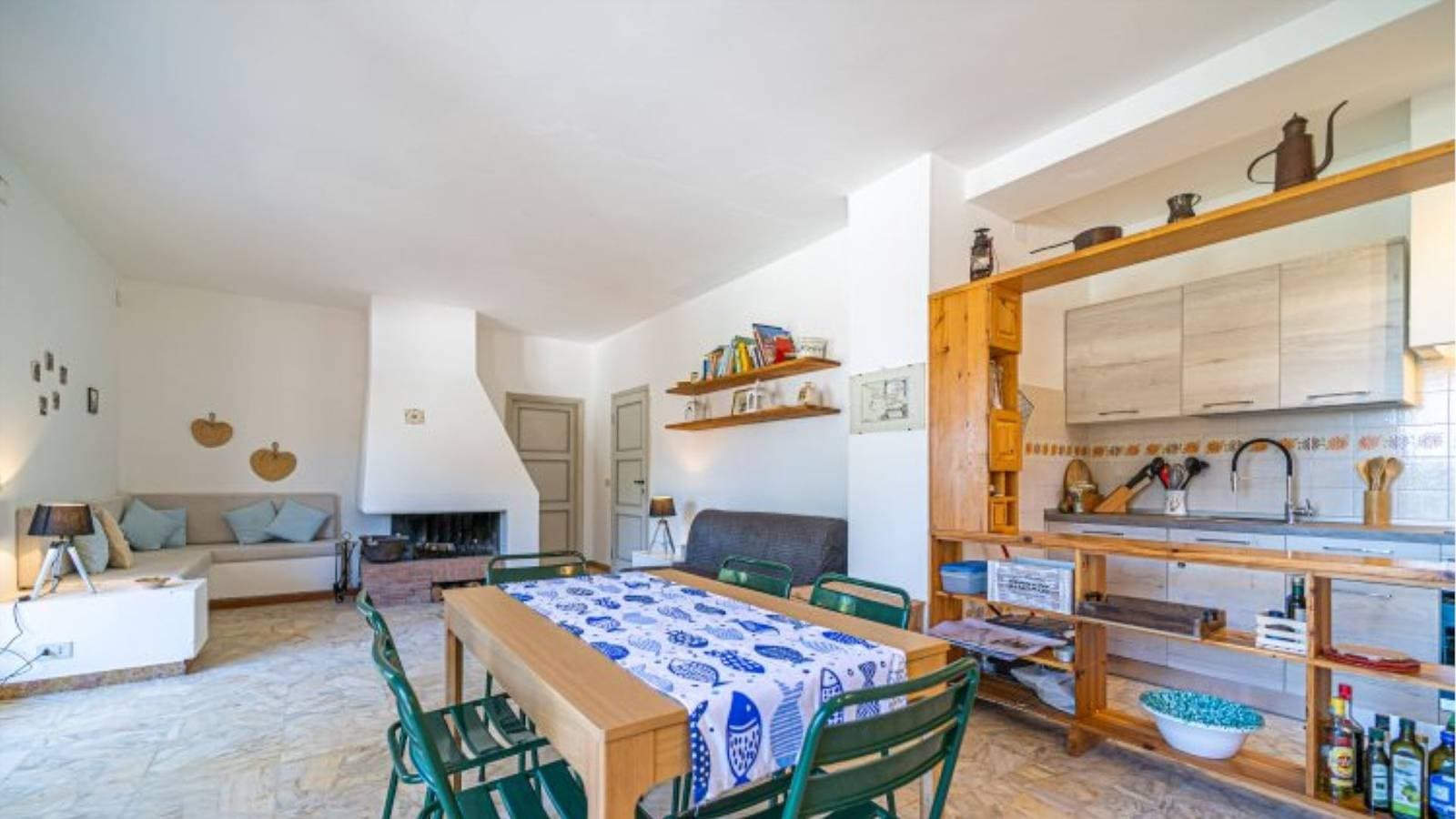 Foto 9 von 30: Ferienwohnung für 8 Personen mit Terrasse
