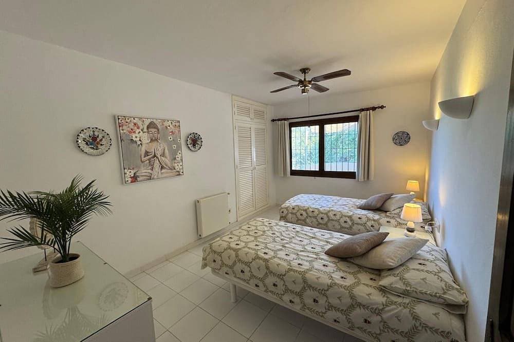 Foto 5 von 24: Tranquil Villa Escape - family sized hillside Villa with private swimming pool