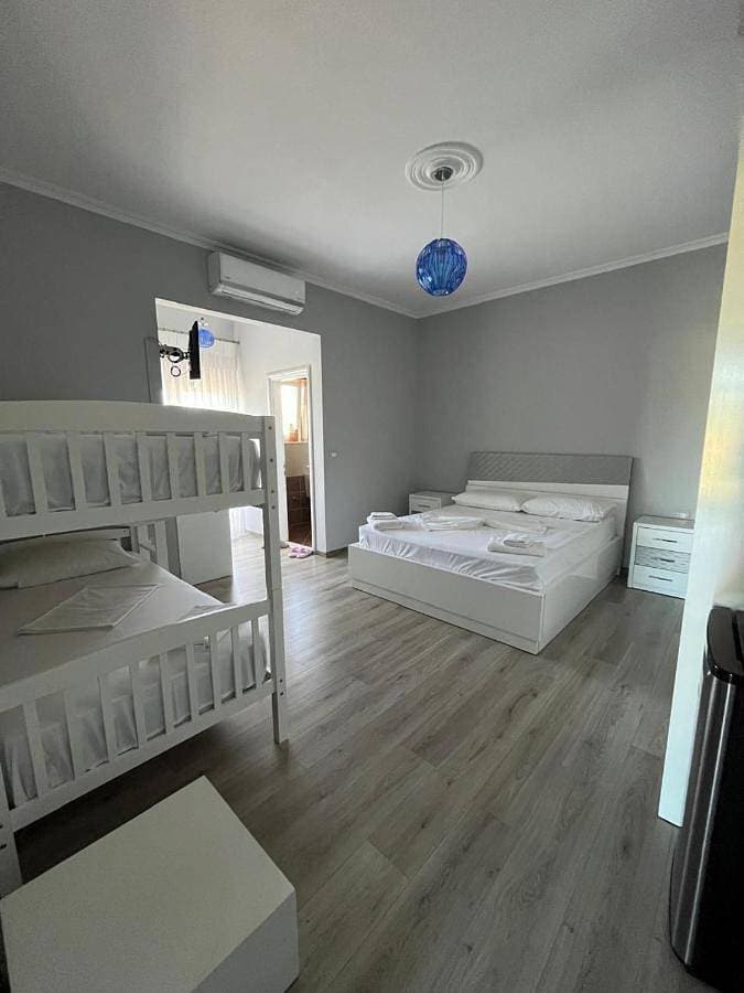 Foto 3 von 14: Double Room with Balcony