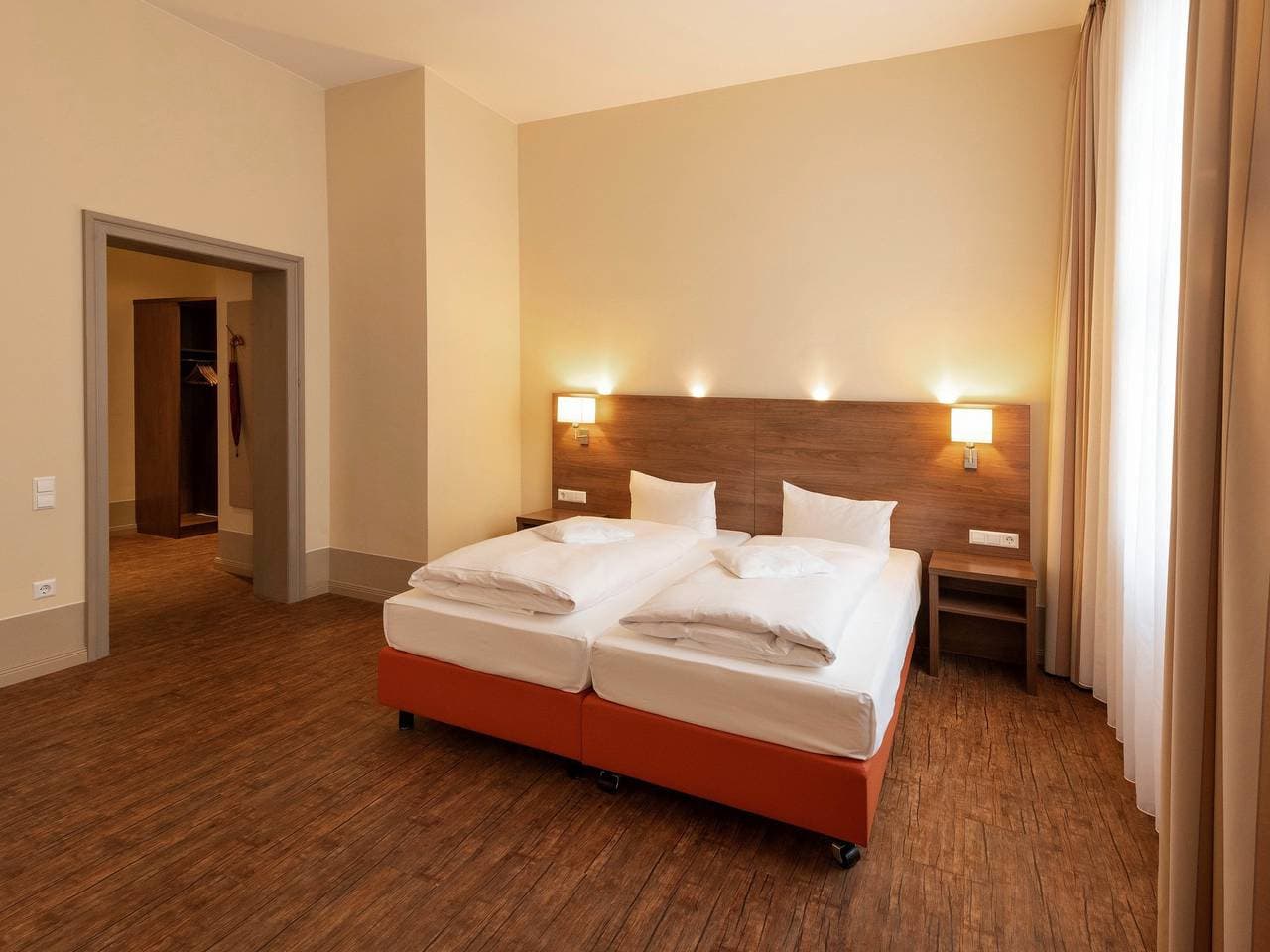 Foto 8 von 9: Hotel am Großen Waisenhaus - Doppelzimmer "Quartier de luxe" mit Dusche/Wc, inkl. Frühstück