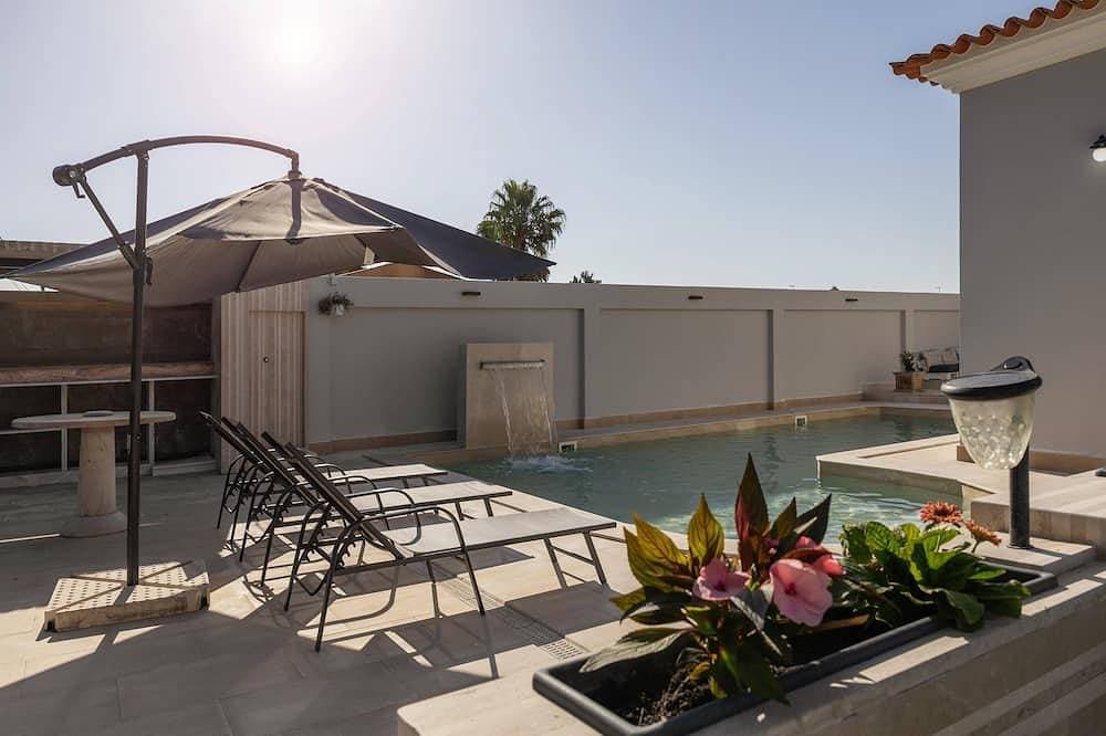 Lagoon & Deluxe Villa - Luxury Pool & Sauna 1
