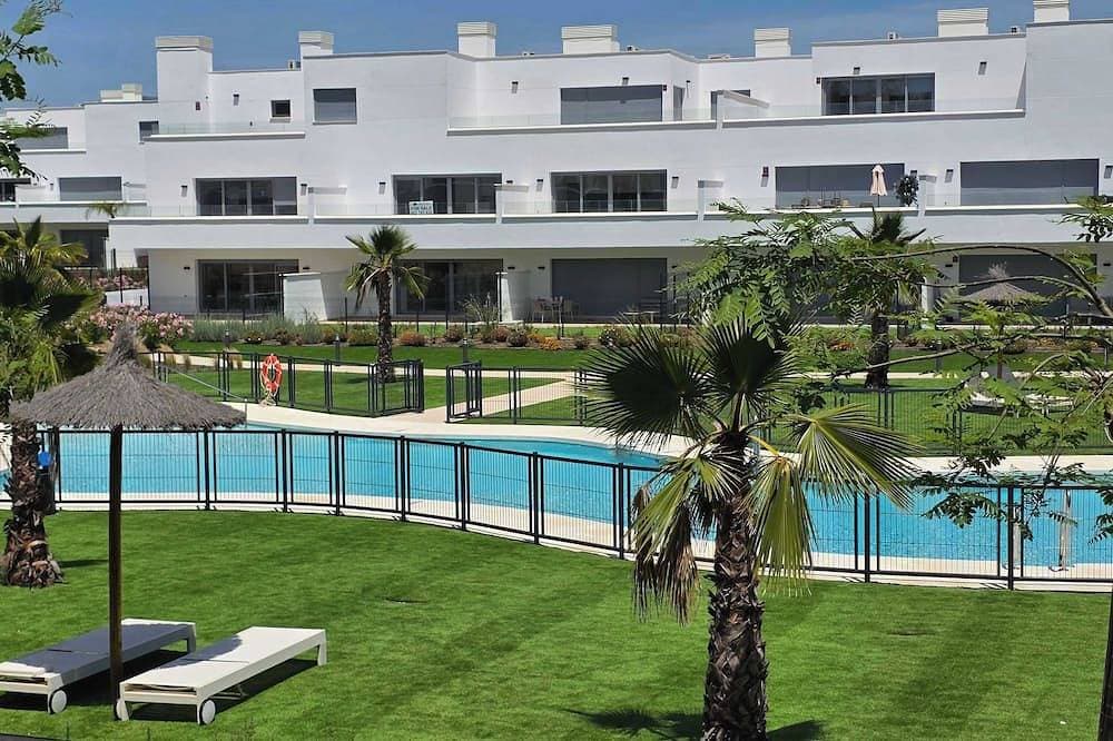 Pool * 5 min to Beach * Free Parking * Fenced Yard 1