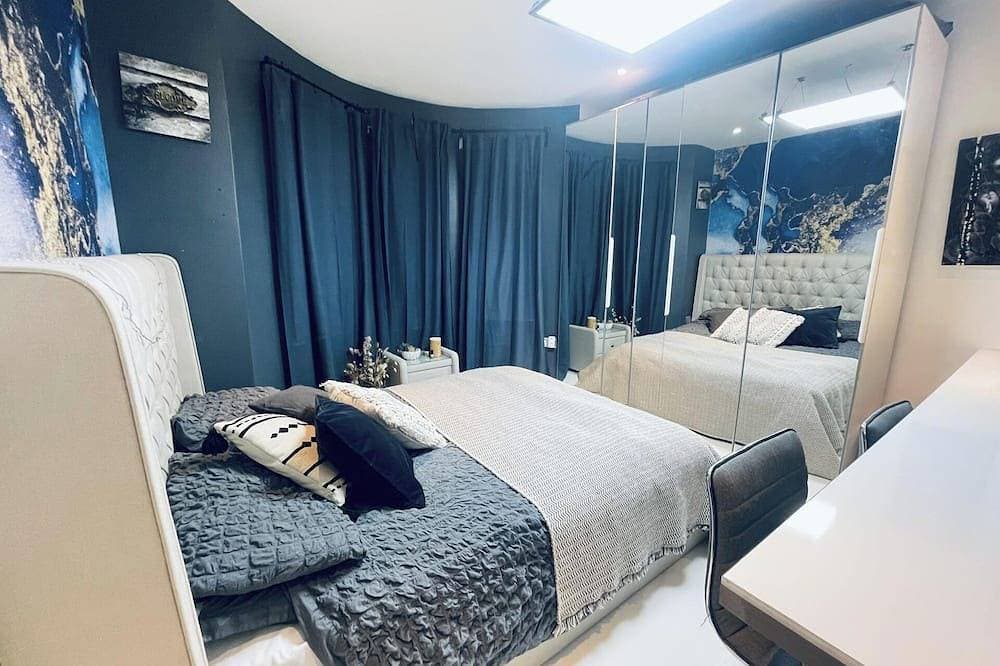 Foto 4 von 30: Artsy Retreat - Sleeps 4, Free Parking & Balcony