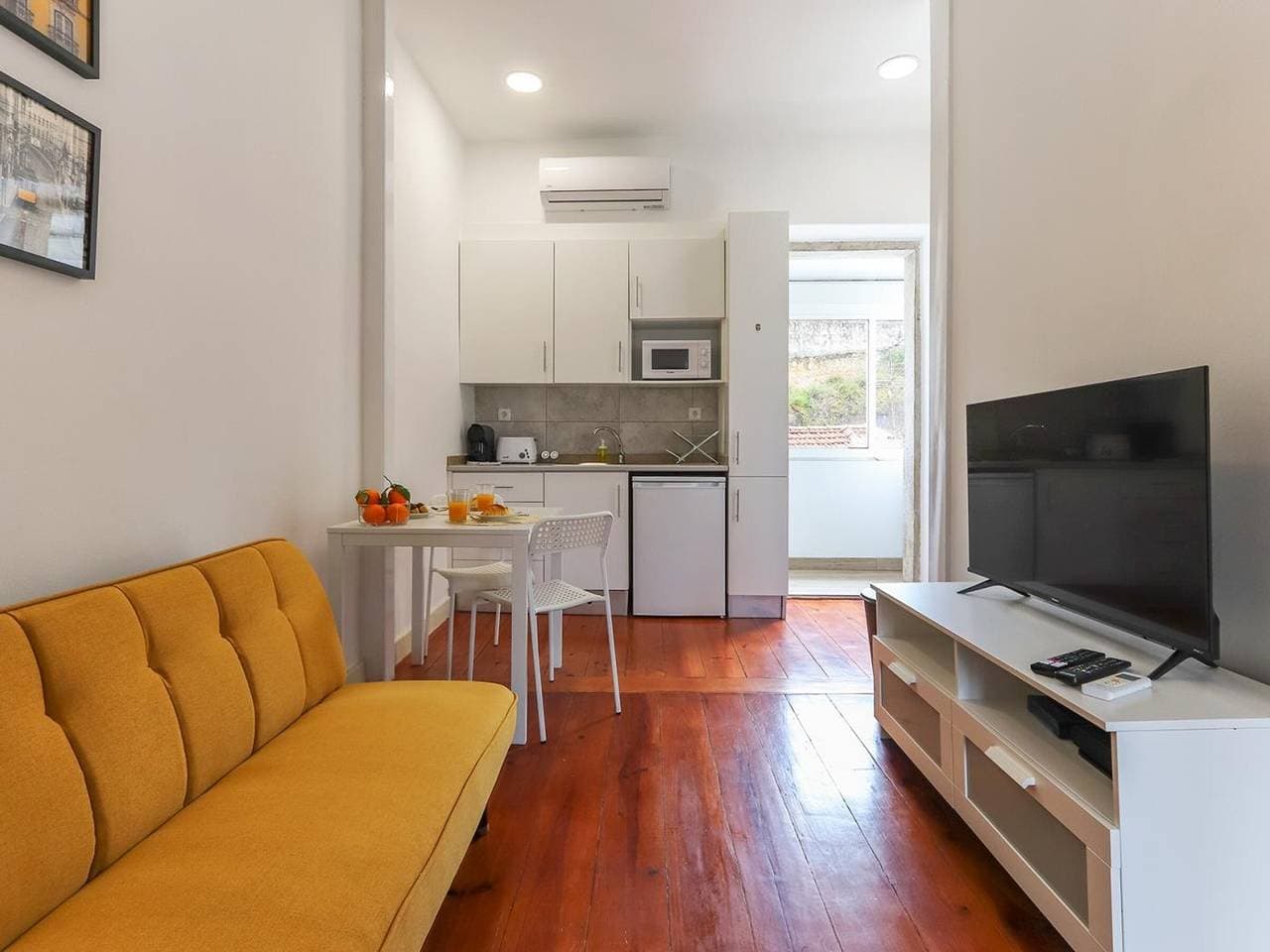 Design Apartment im Zentrum von Lissabon mit komplett ausgestatteter Küche und modernen Annehmlichke... 1
