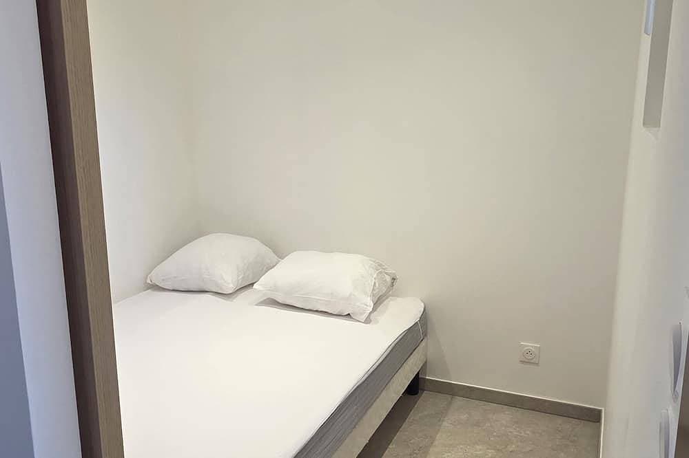 Foto 2 von 7: One-bedroom apartment right on the water, 5 minutes from St. Florent.