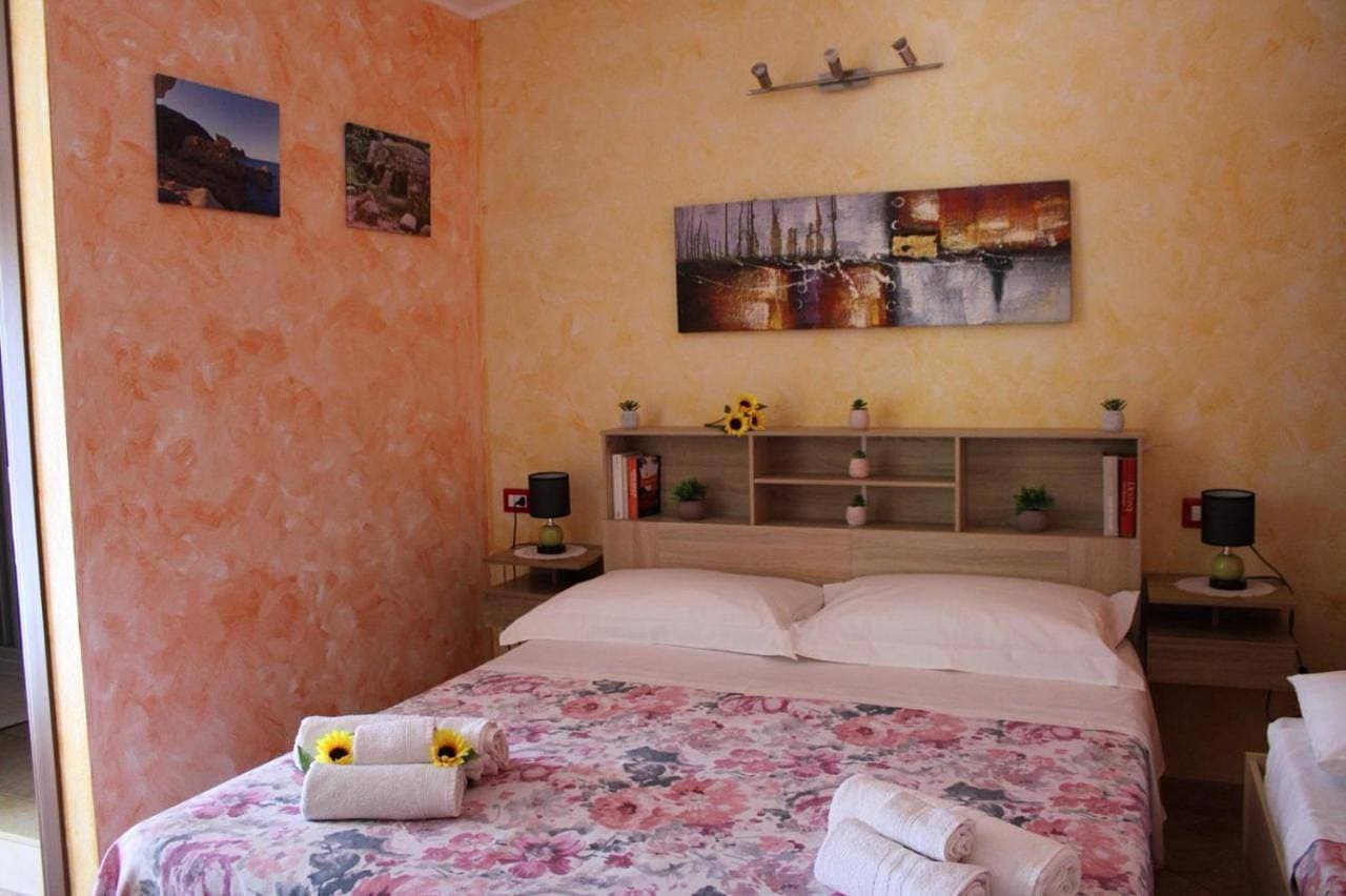 Foto 8 von 15: Triple Room with Private Bathroom