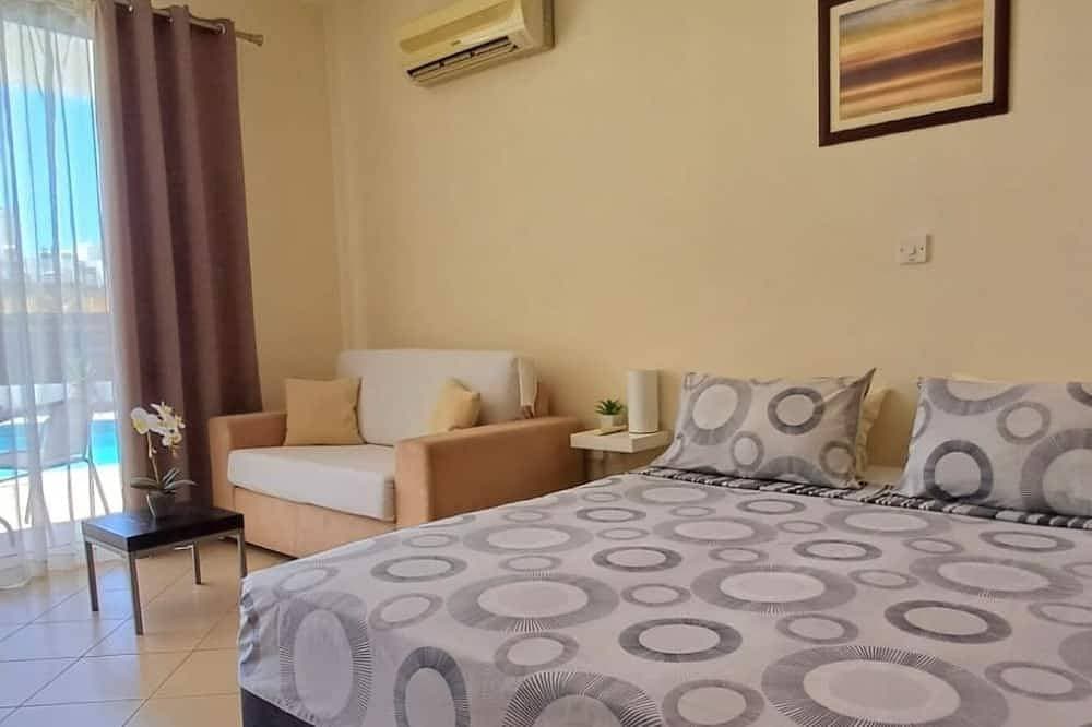 Foto 5 von 15: Kato Paphos Suites - Gf Studio Apartment. Pool View, Wi-Fi, a/c. Great Location