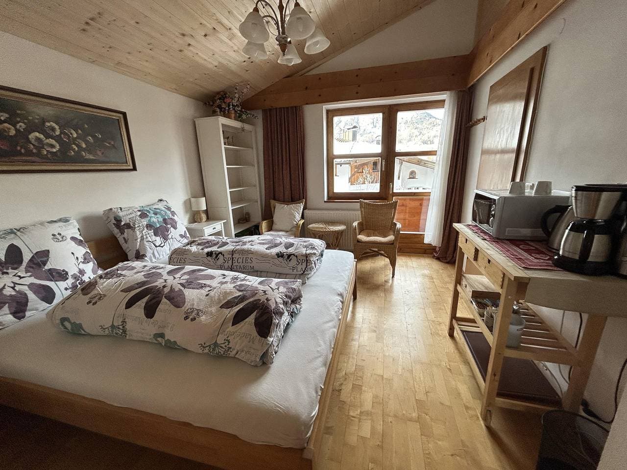 Foto 3 von 31: Doppelzimmer mit Gemeinschaftsbad
