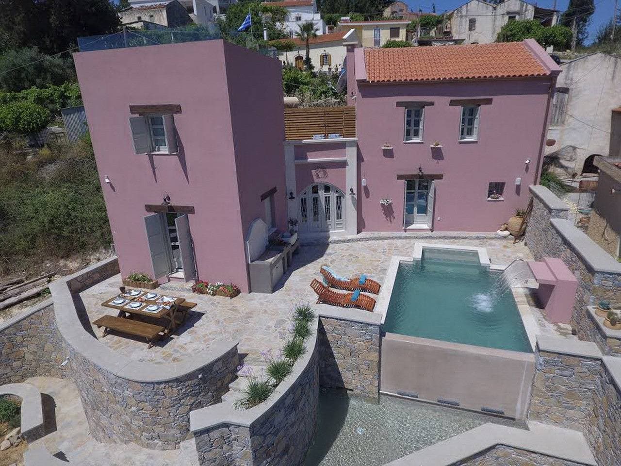 Foto 11 von 29: Traditional Villa with Private Heated Pool and BBQ