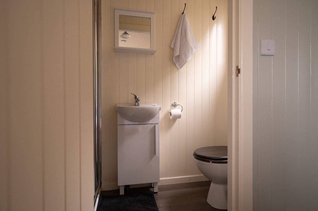 Foto 4 von 15: Blockhütte für 2 Personen mit Balkon