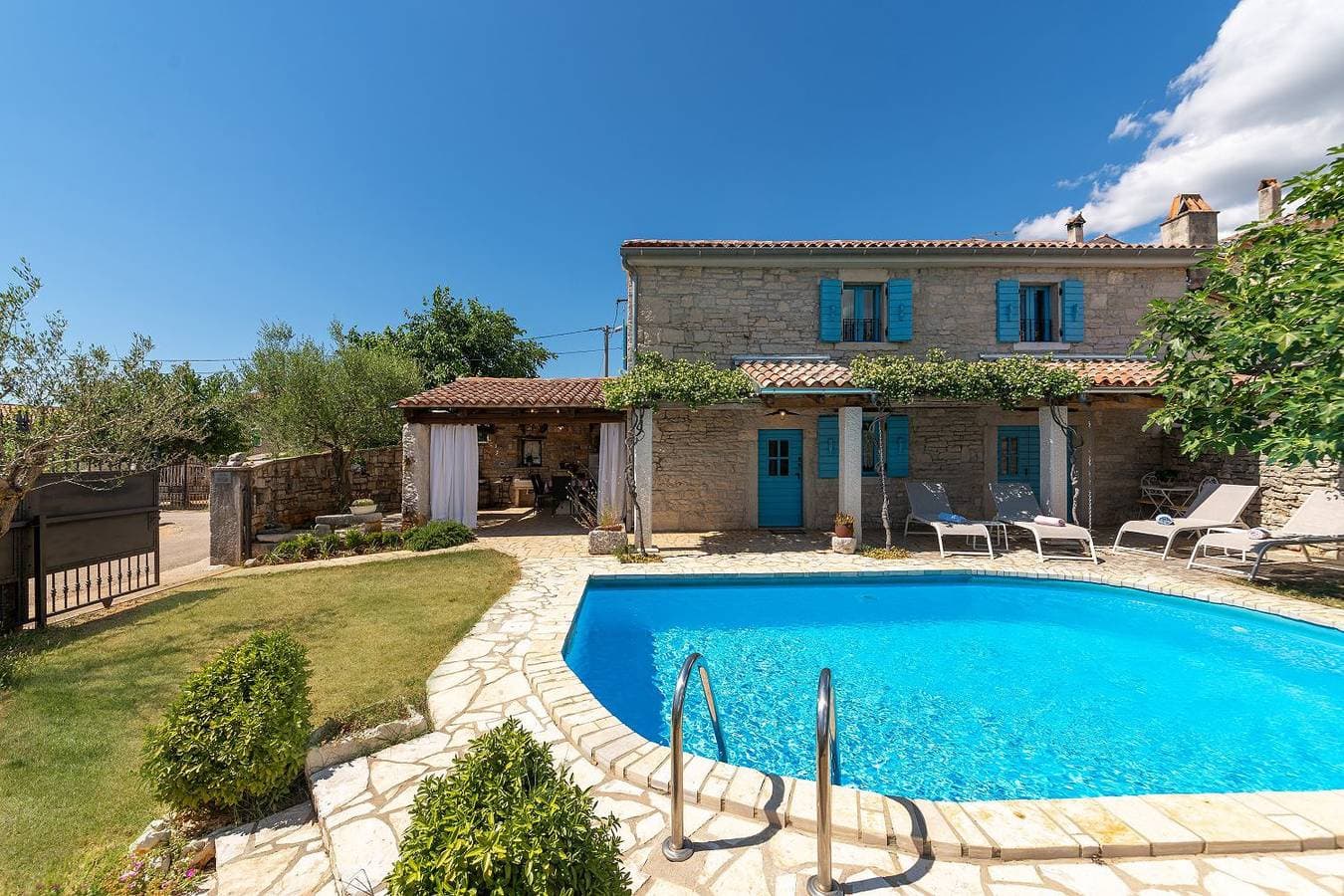 Foto 5 von 36: Mediterranes Steinhaus mit Privatpool, Sauna, Meerblick, Kamin, Sommerkueche