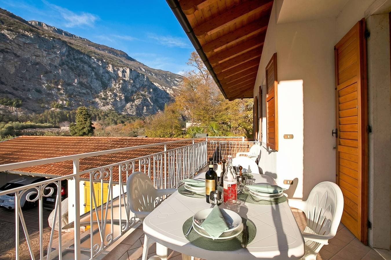 Foto 2 von 27: AlbaDros Olive Nest - Terrace, Balcony & Garden