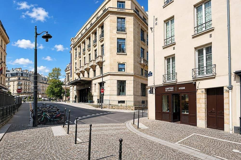 Foto 7 von 10: 💙Studio Saint Victor, next to Notre Dame 🤍, lovely decorated, very quiet ❤️