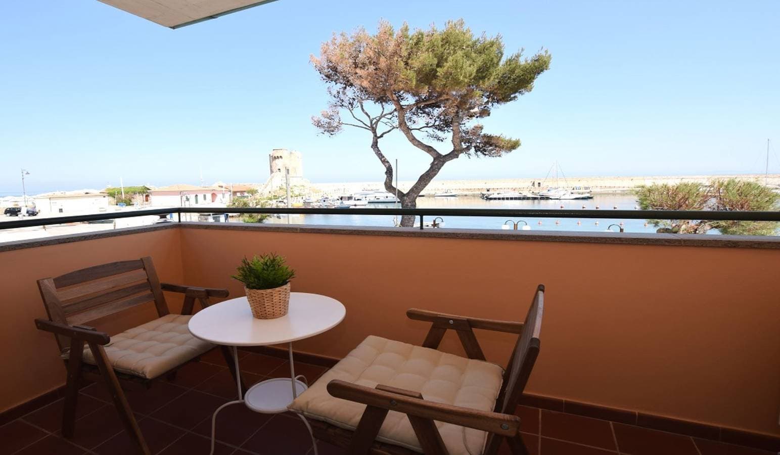 Foto 10 von 12: Ferienwohnung für 4 Personen mit Balkon