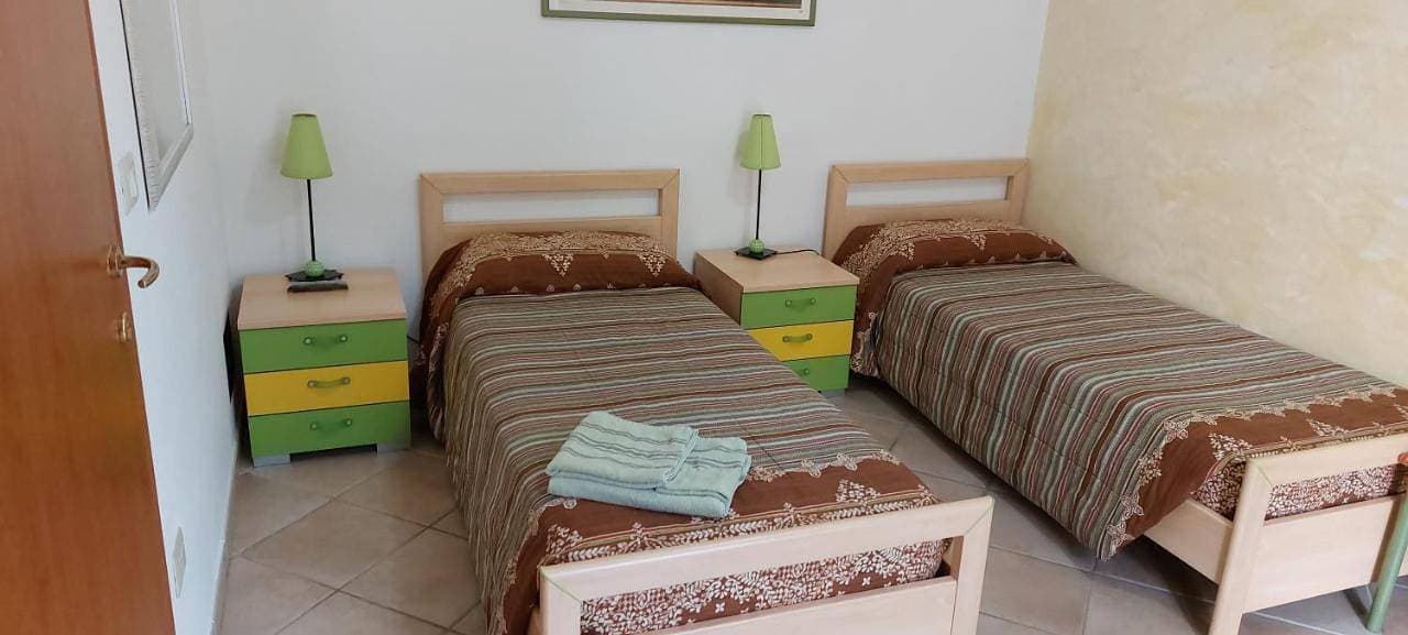 Foto 7 von 10: Twin Room with Private Bathroom
