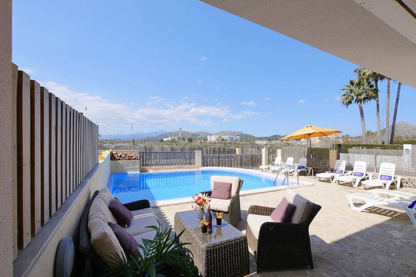 Foto 3 von 29: „Villa Jerónimo“ mit Bergblick, WLAN, Pool, Garten, Terrasse und Balkon