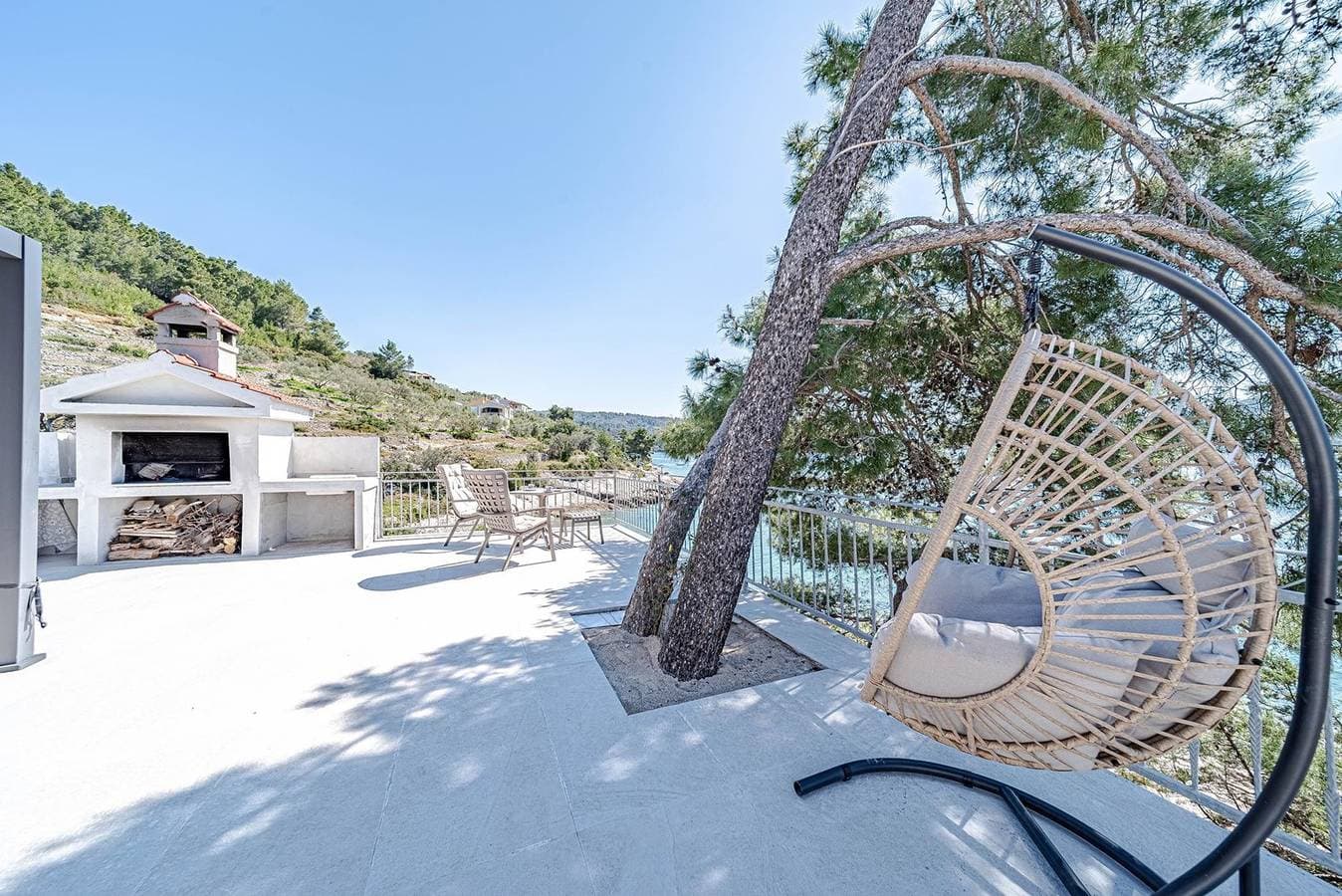 Foto 7 von 47: Schönes Ferienhaus am Meer Ema mit Terrasse