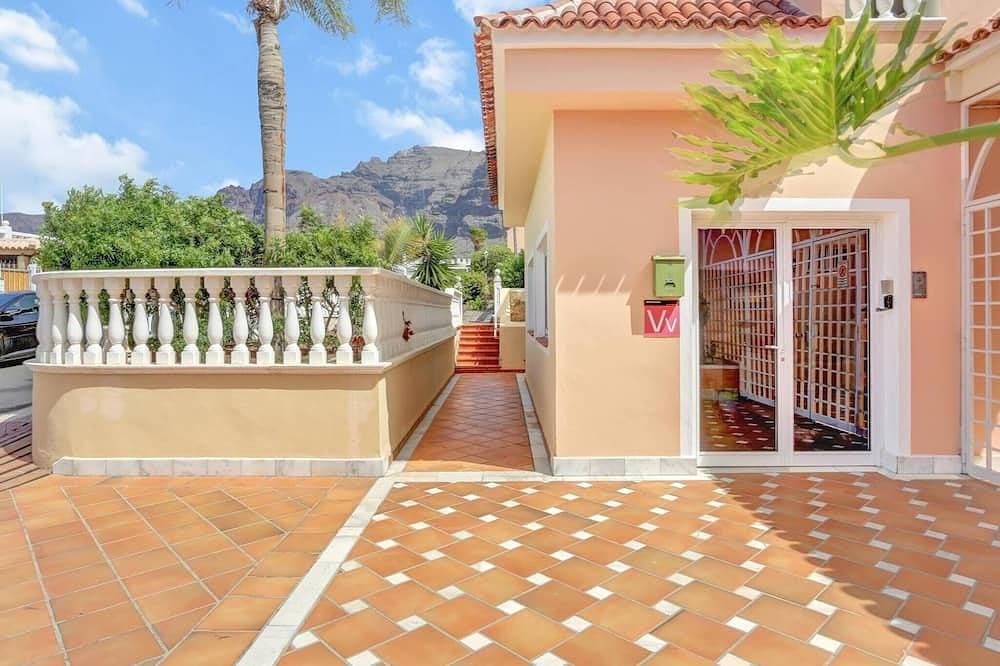 The Stone Apartment, Los Gigantes, Heated Pool 1