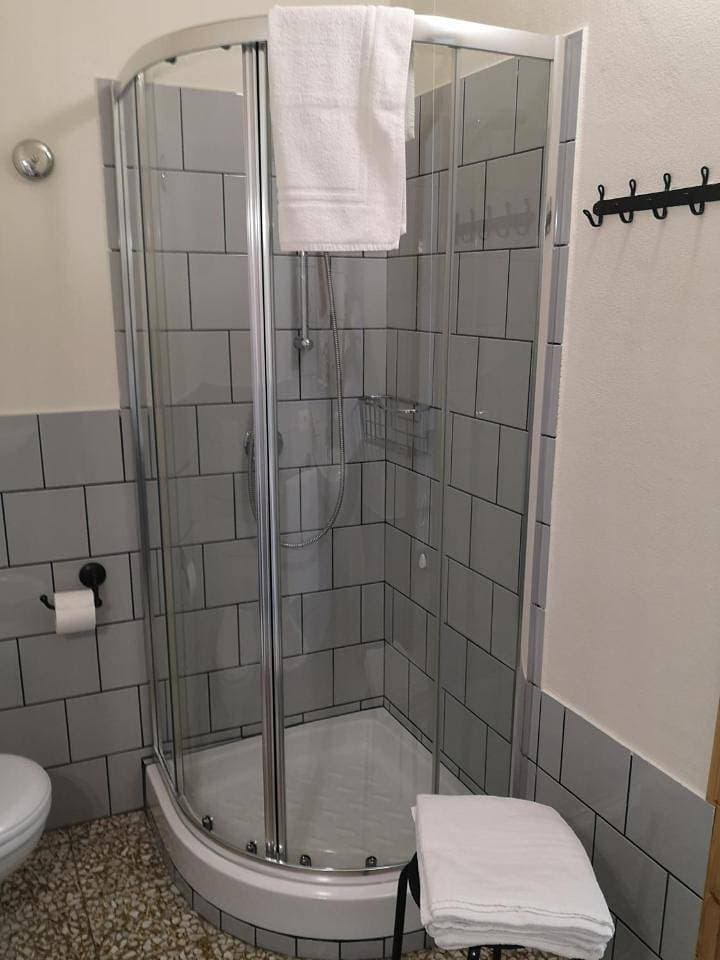 Foto 7 von 19: Double or Twin Room with Private Bathroom