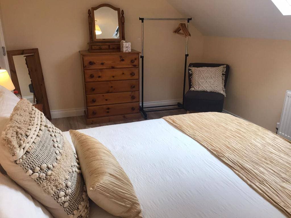 Foto 2 von 40: 5 Guests - Helens House Derry City Centre - 3 Bed