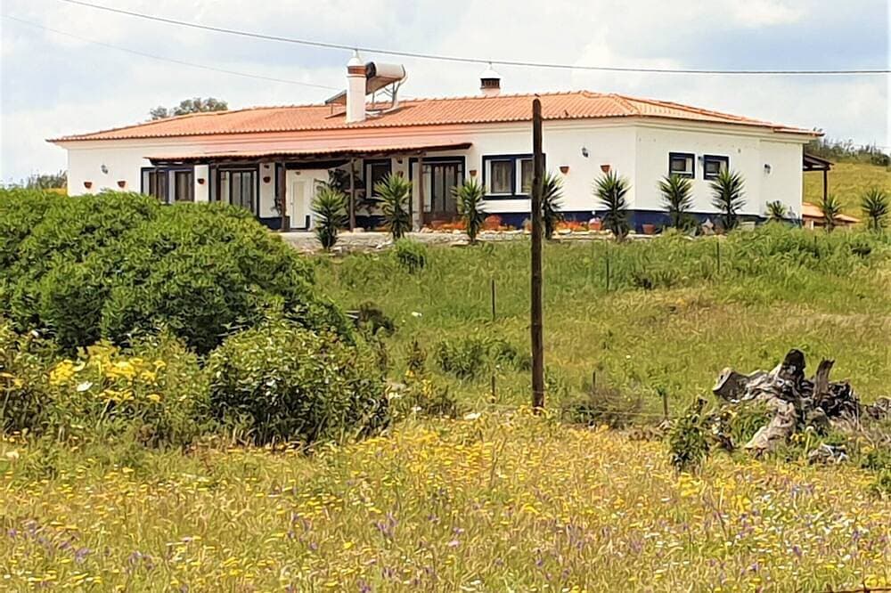 Foto 7 von 16: Spacious luxury country house. Shared pool. Fully wheelchair accessible