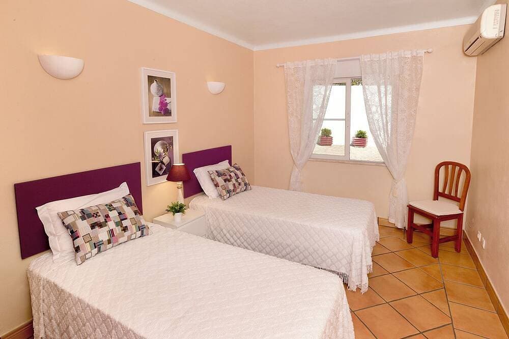 Foto 4 von 14: Delightful, modern villa in a quite and peaceful area. Private heated pool (opt)
