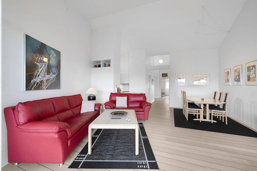 Foto 3 von 19: Schöne Ferienwohnung in erster Reihe mit Panoramablick über die Ebeltoft Buc ht