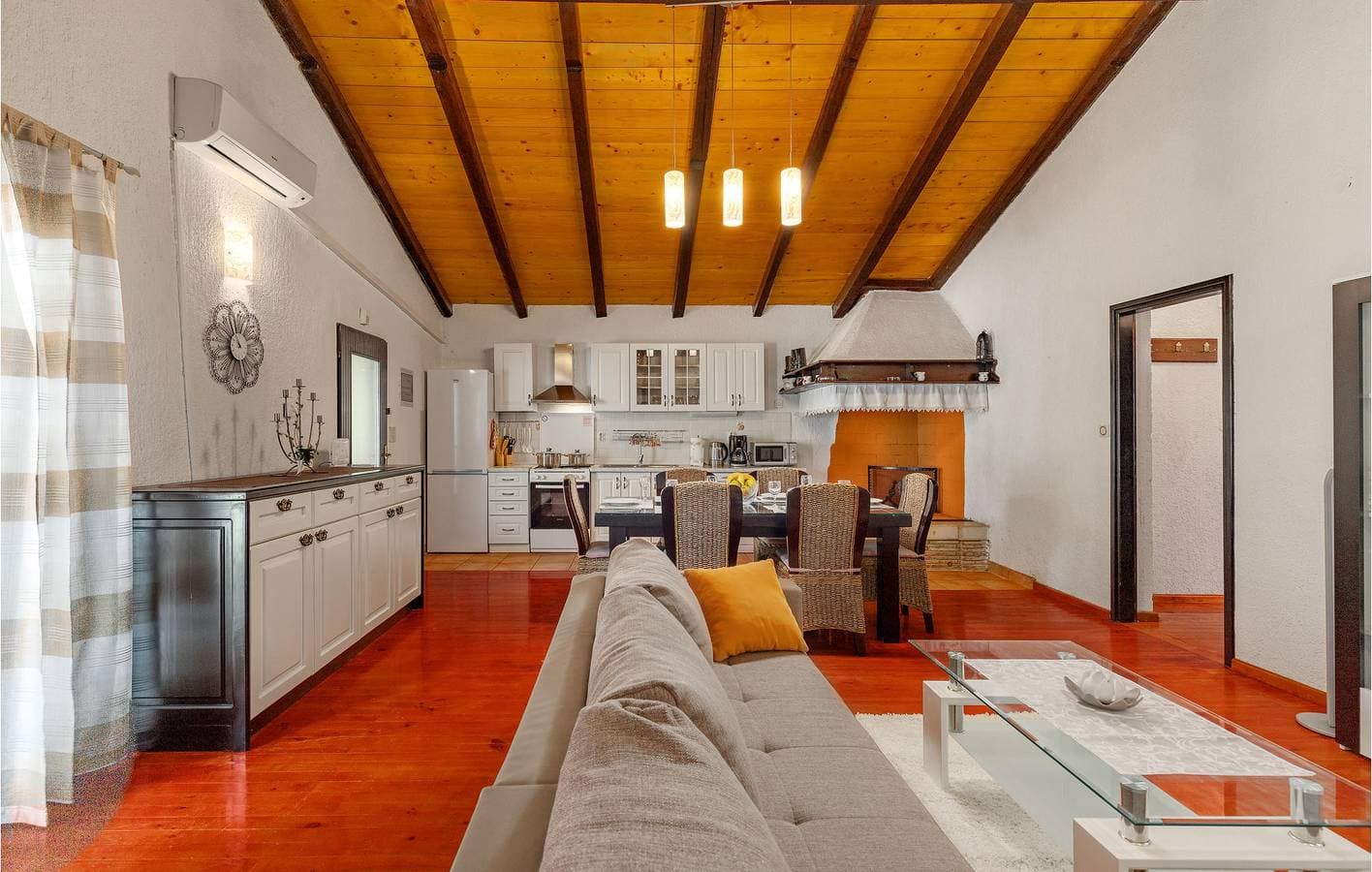 Foto 4 von 39: Geräumige 2-Zimmer-Wohnung mit Pool, WLAN und Parkplatz in der Nähe des Zentrums von Heraki